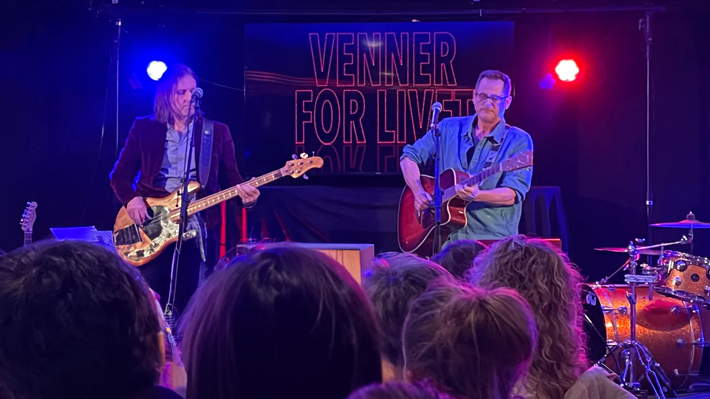 Tom Lindby og Bo Christensen spiller Venner for livet på scenen
